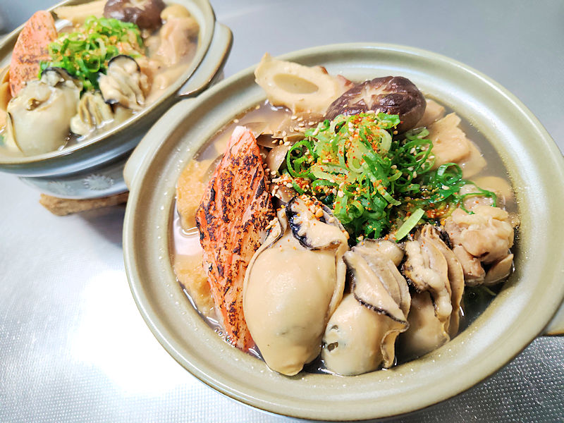 大粒牡蠣と野菜をたっぷり使った一人用の牡蠣小鍋